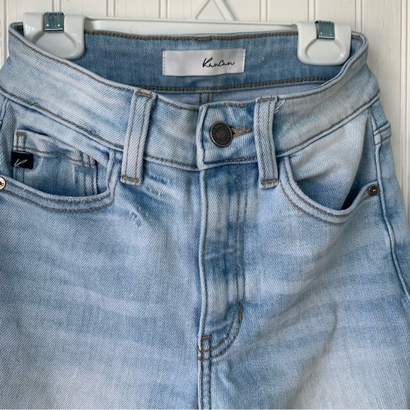 KanCan Distressed 5-pocket Jeans ( Size 0/23) Awesome Look with Anything! - Picture 2 of 8
